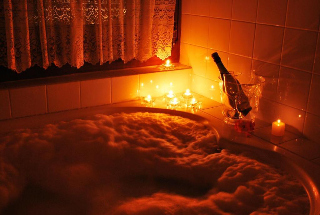 Sun - Chalé Dúplex Prime com Banheira de Hidromassagem e Vista Montanha (2 Adultos)