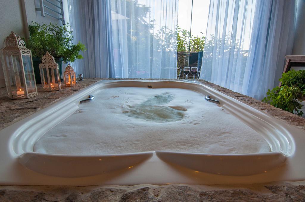 Deluxe King Suite